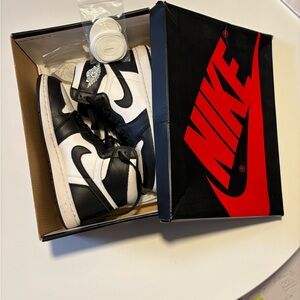 Air Jordan 1 Mid Black White Sneakers Size 7 Barely Worn